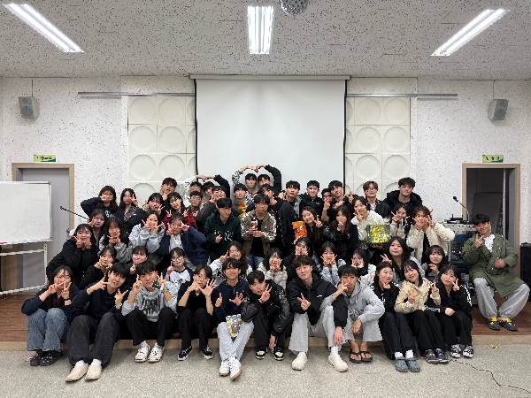 2025년  3월 28일 영어영문학과 MT 대표이미지