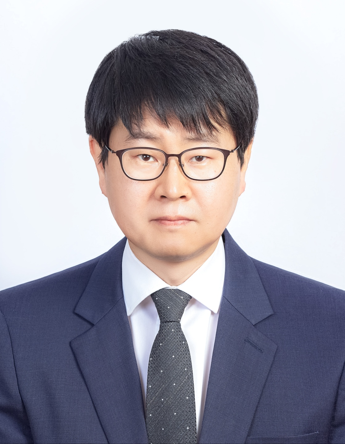 Prof. Young-Min, Yang 사진