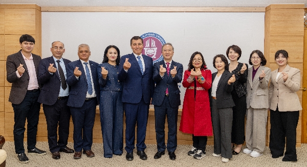 [2025.10.21.] 우리대학, 우즈벡 기묘국제대학과 국제교류 협약 체결 대표이미지
