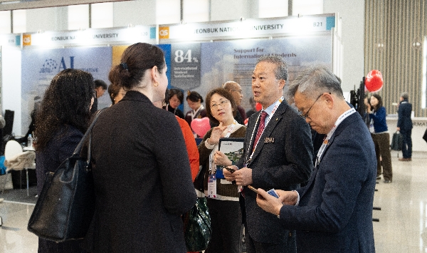 [2025.11.04.~11.06.] 우리대학, QS 고등교육 정상회의서 글로벌 위상 알리다 대표이미지