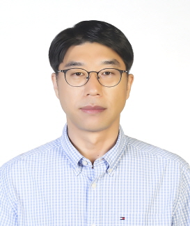 진 성 욱 교수님 사진